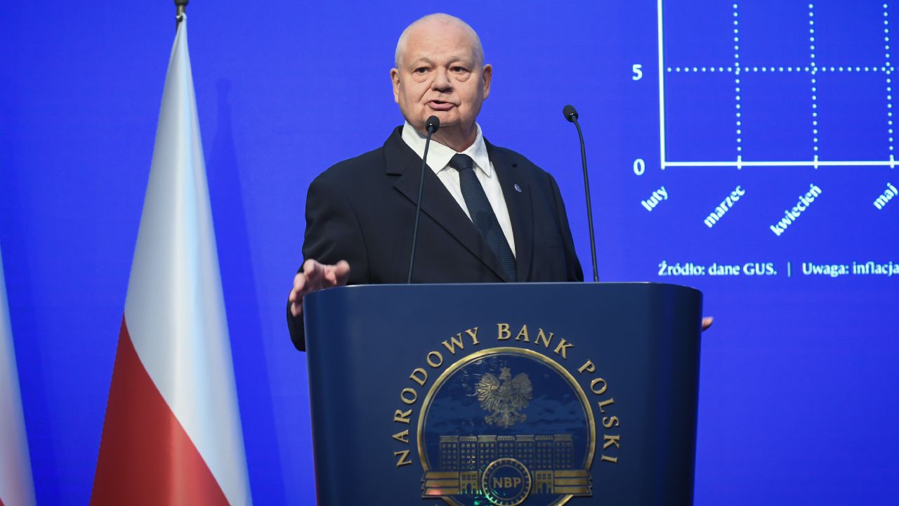 Adam Glapiński bliżej Trybunału Stanu. Czas na ruch Szymona Hołowni