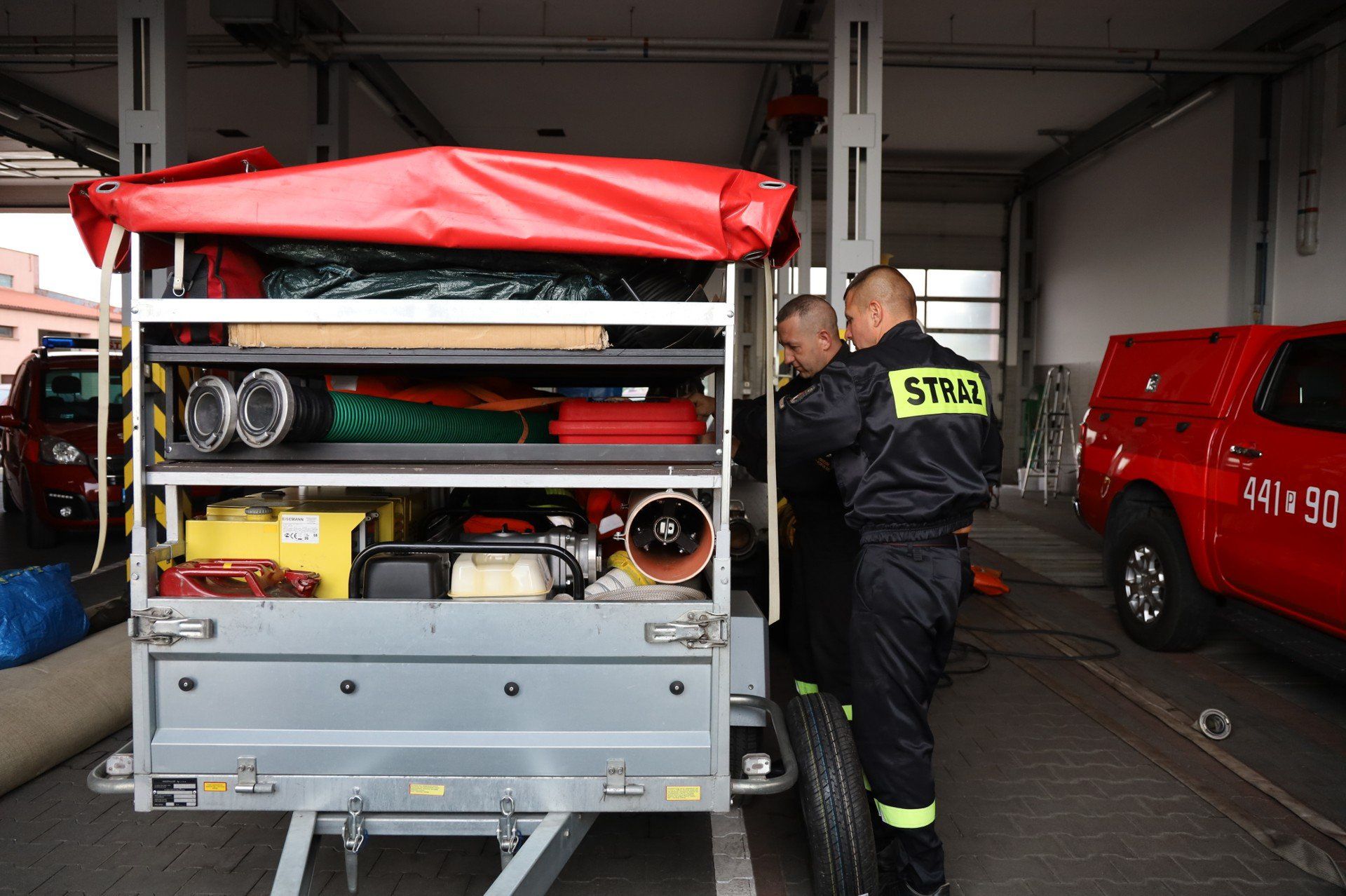 Nad Polskę nadchodzą potężne ulewy. Strażacy z Grodziska i Nowego Tomyśla ruszają wspierać zagrożone tereny