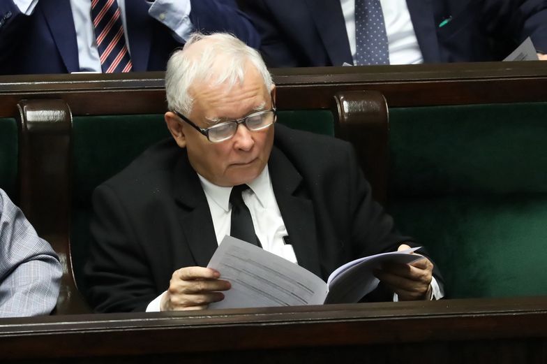 "Oni chyba powariowali" - mówił Kaczyński o cenie paliw przed dekadą. Dziś jest drożej
