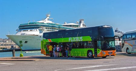 Wrocław. Koronawirus w autobusie Flixbusa. Sanepid apeluje do podróżnych