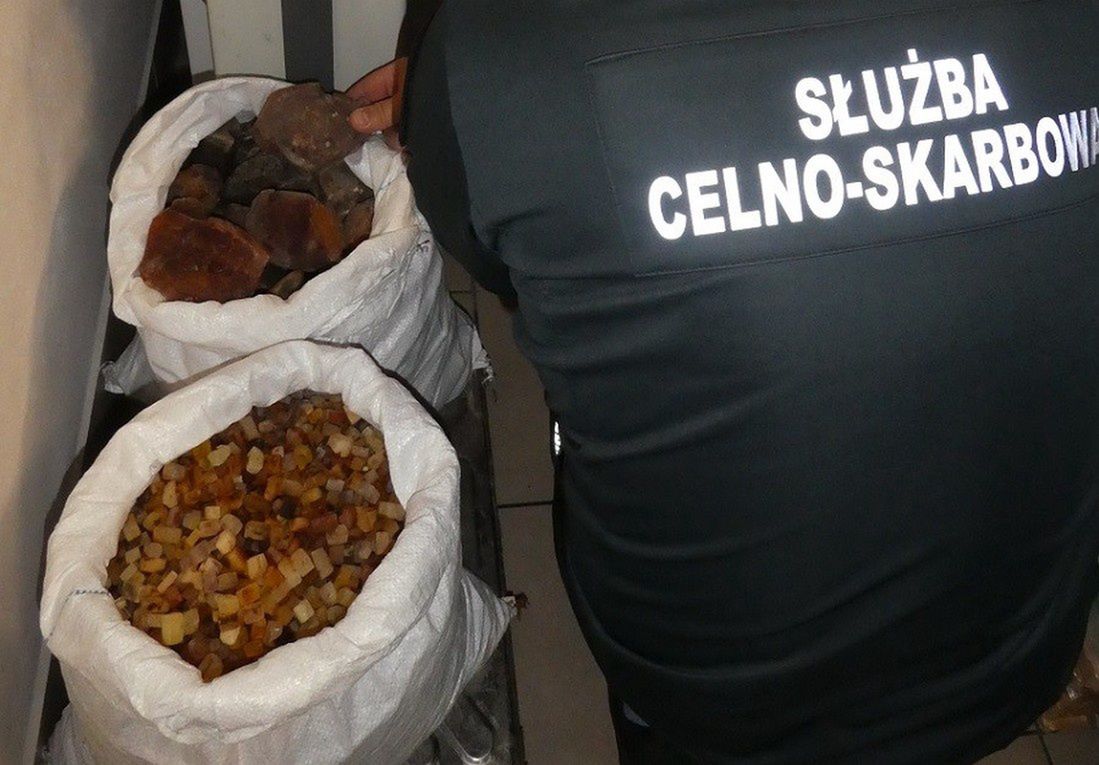 Funkcjonariusze lubelskiej Służby Celno-Skarbowej udaremnili przemyt bursztynu