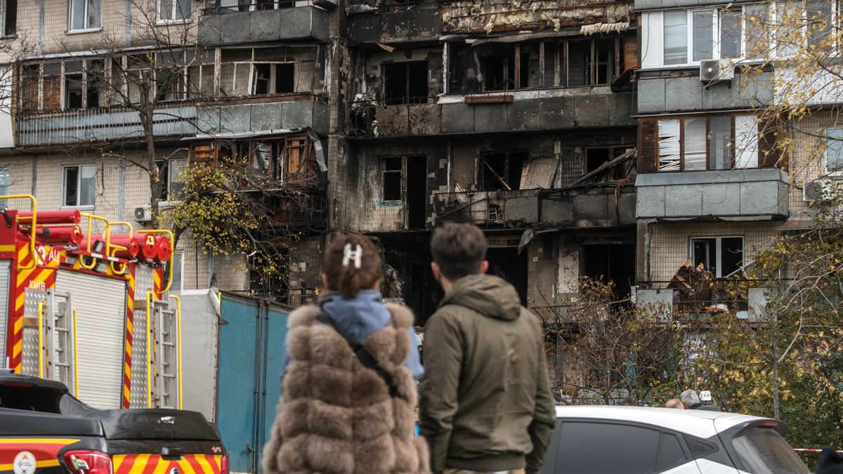 Zniszczenia w Kijowie po rosyjskim ataku
