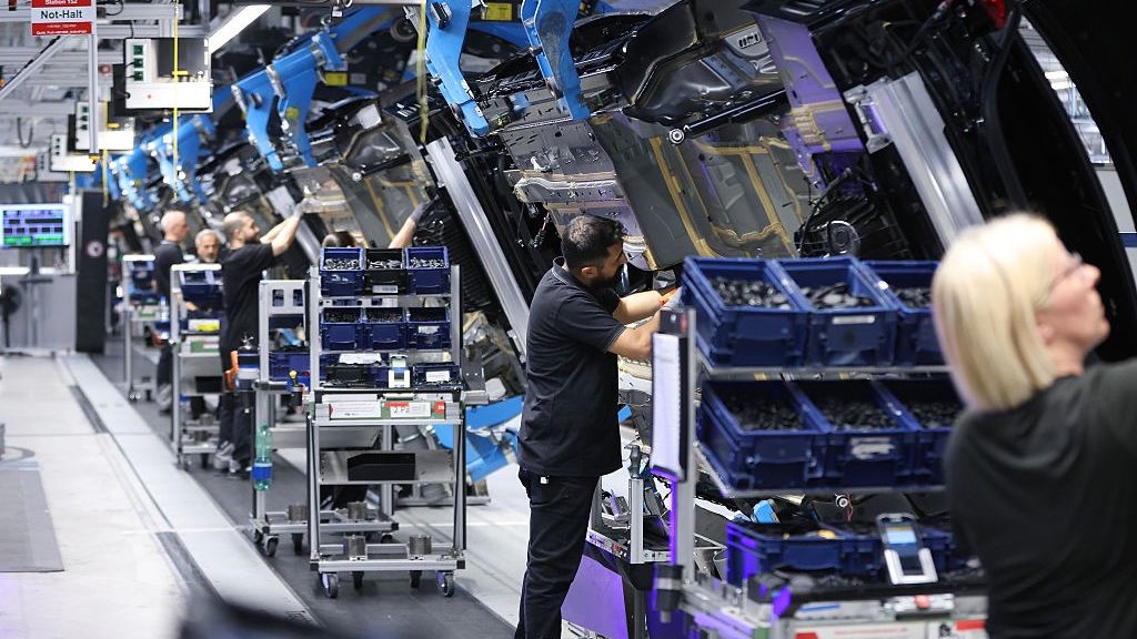 Inside Mercedes Benz AG's Flagship "Factory 56"
Bloomberg
vehicles, emea, manufacture, transportation and logistics, employment, european, vehicle, euro members, german, business news, city transport, autos, e.u., eu, automotive, jobs, cars, automobiles, labor, labour, automobile, automotive industry, auto, work, industries, labor market, fabrication