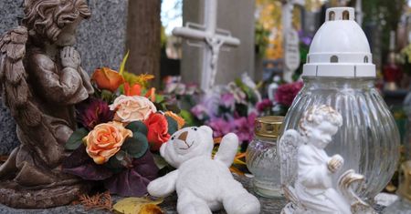 53-latka okradała dziecięce groby. Ksiądz złapał ją na gorącym uczynku
