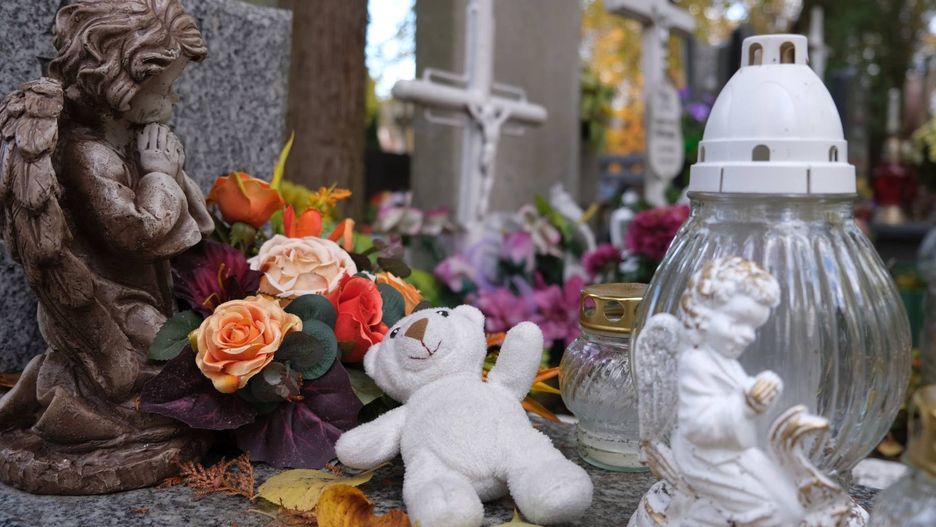 Złodzieje kradną znicze z grobów (zdj. ilustracyjne)