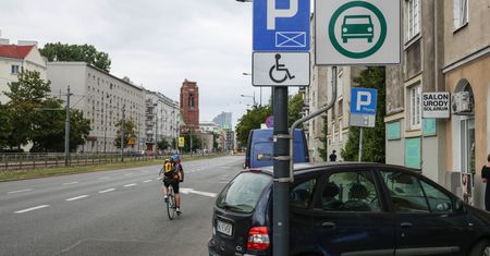 Rzecznik Praw Obywatelskich na ratunek zmotoryzowanym. Pyta resort o auta na LPG