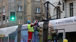 Połamany pantograf w centrum Wrocławia. Sześć linii jeździ objazdami