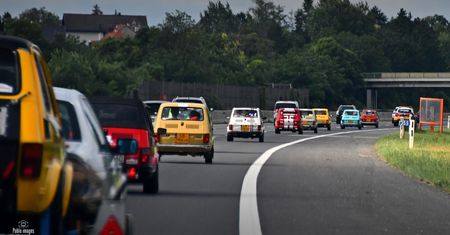 Przejadą 4 tys. km w szczytnym celu. Na wyprawę wybiorą się maluchami