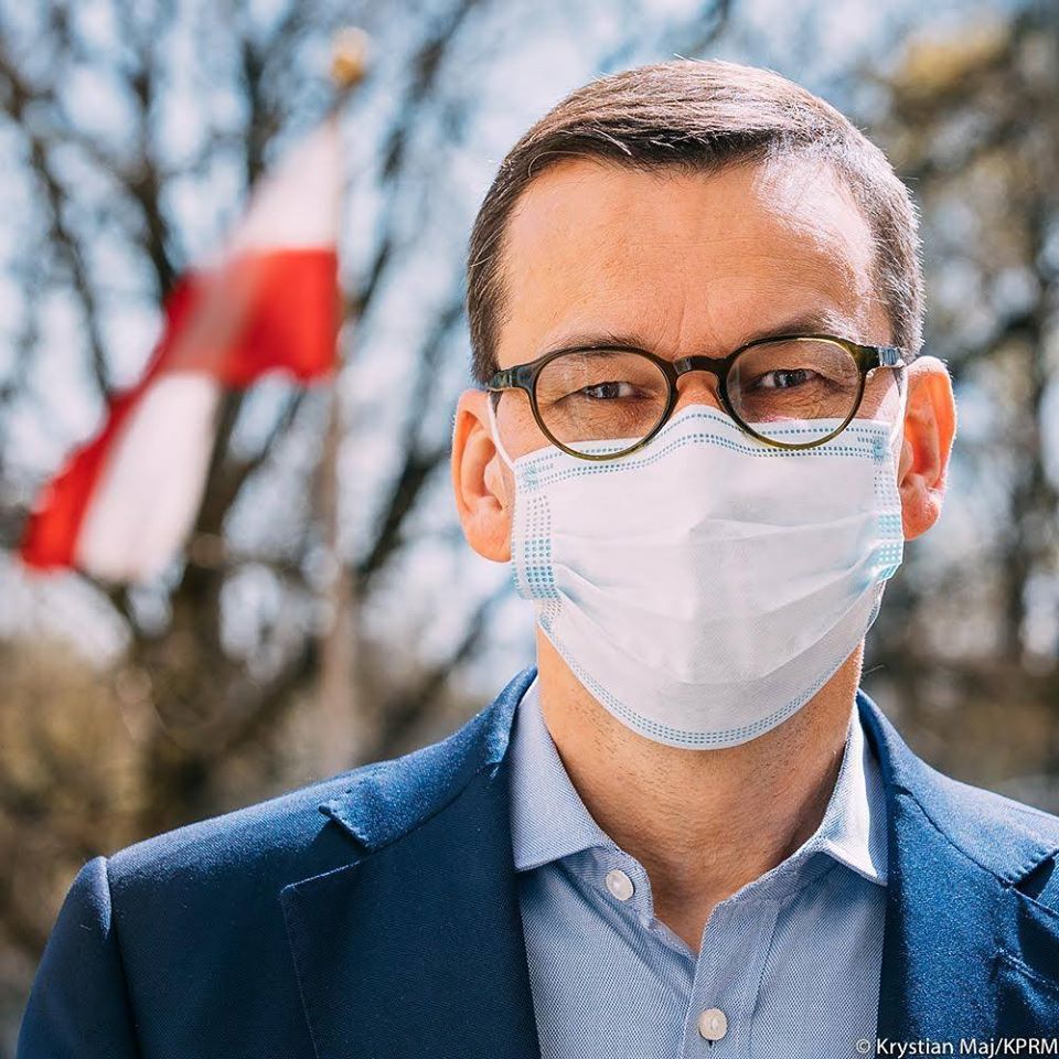 Koronawirus w Polsce. Mateusz Morawiecki w maseczce