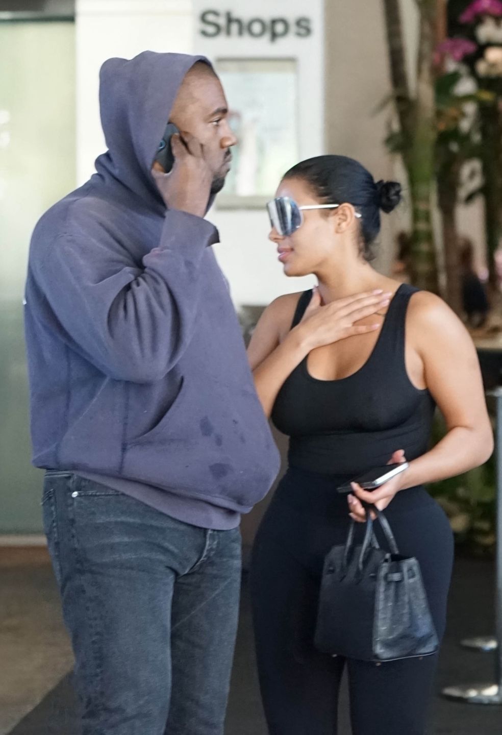 Kanye West z sobowtórką Kim Kardashian 