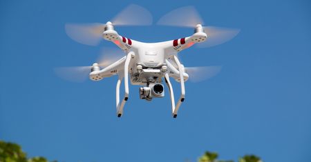 Nowe prawo dt. latania dronami w Unii Europejskiej. Wszystkie muszą być zarejestrowane