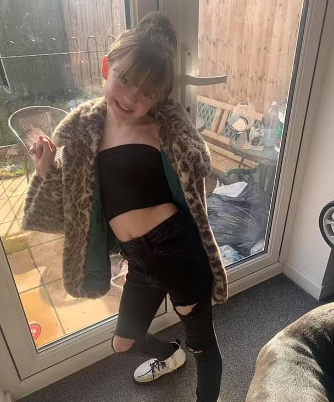 Logan zawsze marzył o noszeniu dziewczęcych ubranek