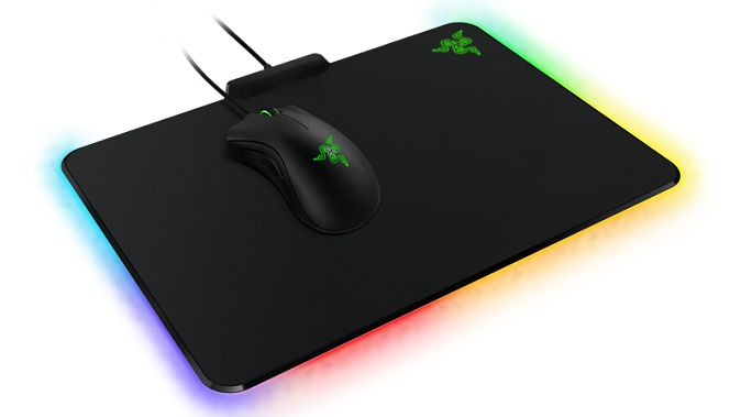 Razer Firefly: świecąca podkładka pod myszkę, która kosztuje… 75 euro 1