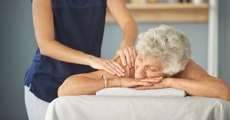Za darmo? Wcale nie. Seniorzy mogą się na to złapać