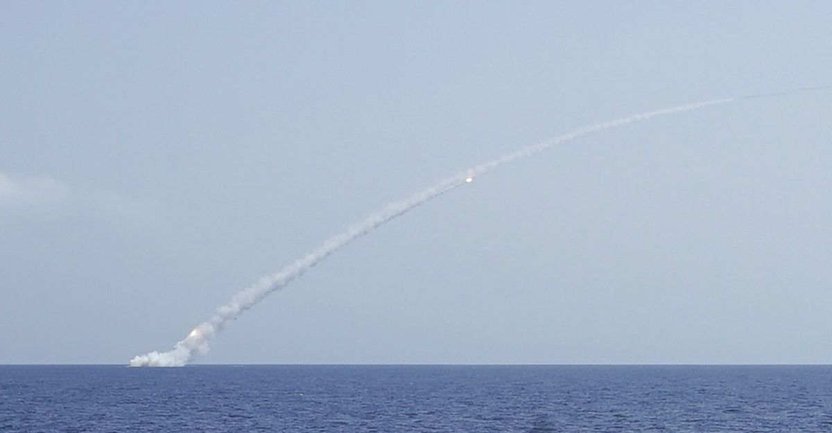 Rosjanie wystrzelili pociski Kalibr z łodzi podwodnej na Morzu Czarnym 