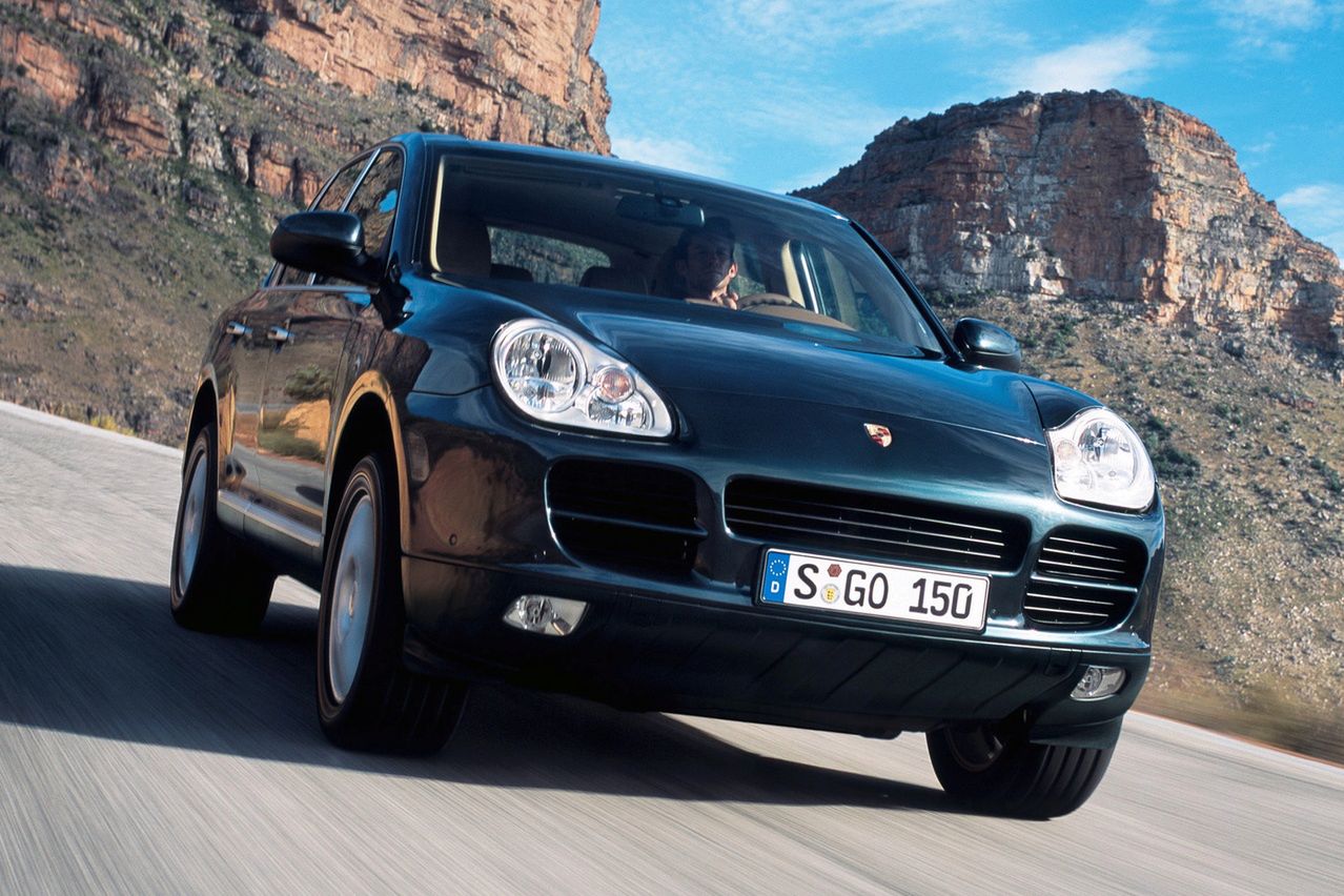 Porsche Cayenne świetnie łączy cechy samochodu terenowego i sportowego, czyli jest rasowym SUV-em. Niestety daleko mu do niezawodności innych modeli marki.