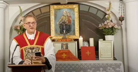Ksiądz się nie hamował. "Od góry cnotka, od dołu kurtyzana"
