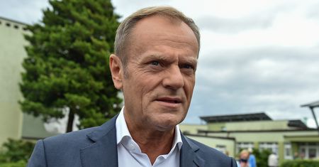 Białoruś. Donald Tusk skrytykował działania polskiego rządu. Jest odpowiedź Piotra Muellera i przeprosiny b. premiera
