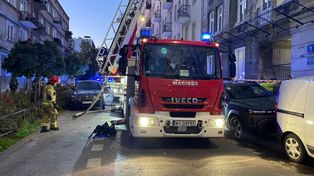 Warszawa: Pożar poddasza w 5-piętrowym budynku – ewakuowano 20 osób