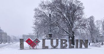 Lubelskie: Atak zimy. Trudne warunki na drogach i chodnikach