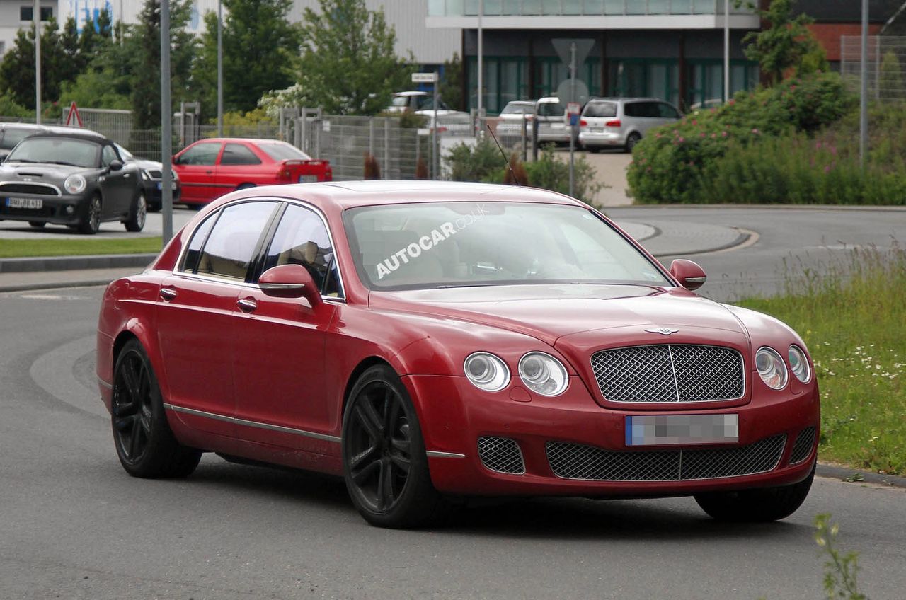 Bentley Continental Flying Spur V8 na testach