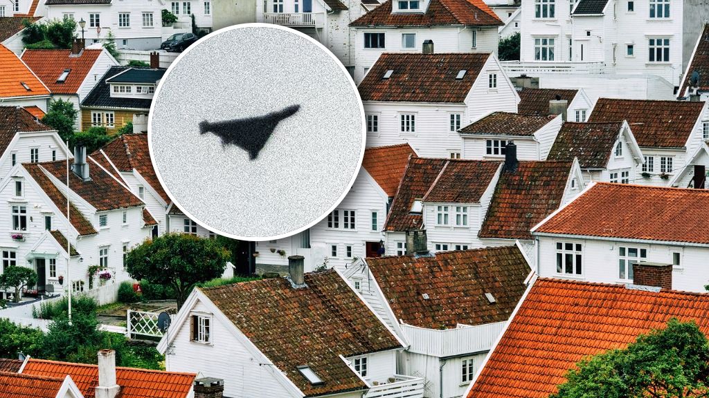 Na zdjęciu w kółku rosyjski dron nad Ukrainą