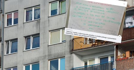 Kartka z bloku w Poznaniu. Sąsiad pokazał mediom, co zawisło na klatce