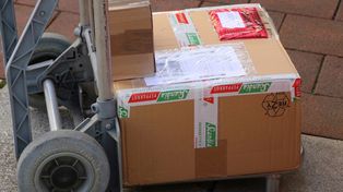 Kolejna metoda wyłudzania. Fałszywe przesyłki za pobraniem