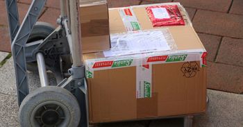 Kolejna metoda wyłudzania. Fałszywe przesyłki za pobraniem