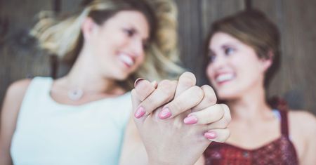 Nauczycielka wyrzucona ze szkoły za orientację seksualną. Rodzice dzieci oburzeni