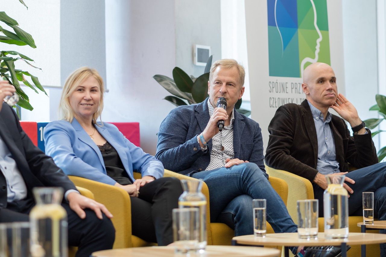 Panel dla przedstawicieli i przedstawicielek biznesu, Konferencja Instytutu Humanites: wypowiedź Janusza Żebrowskiego, przewodniczącego Rady Nadzorczej K2 Holding S. A