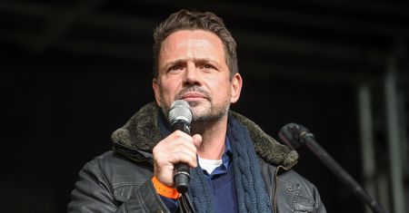 Trzaskowski pyta premiera o podwyżki cen gazu. Mówi o kolejnej "niespodziance od PiS"