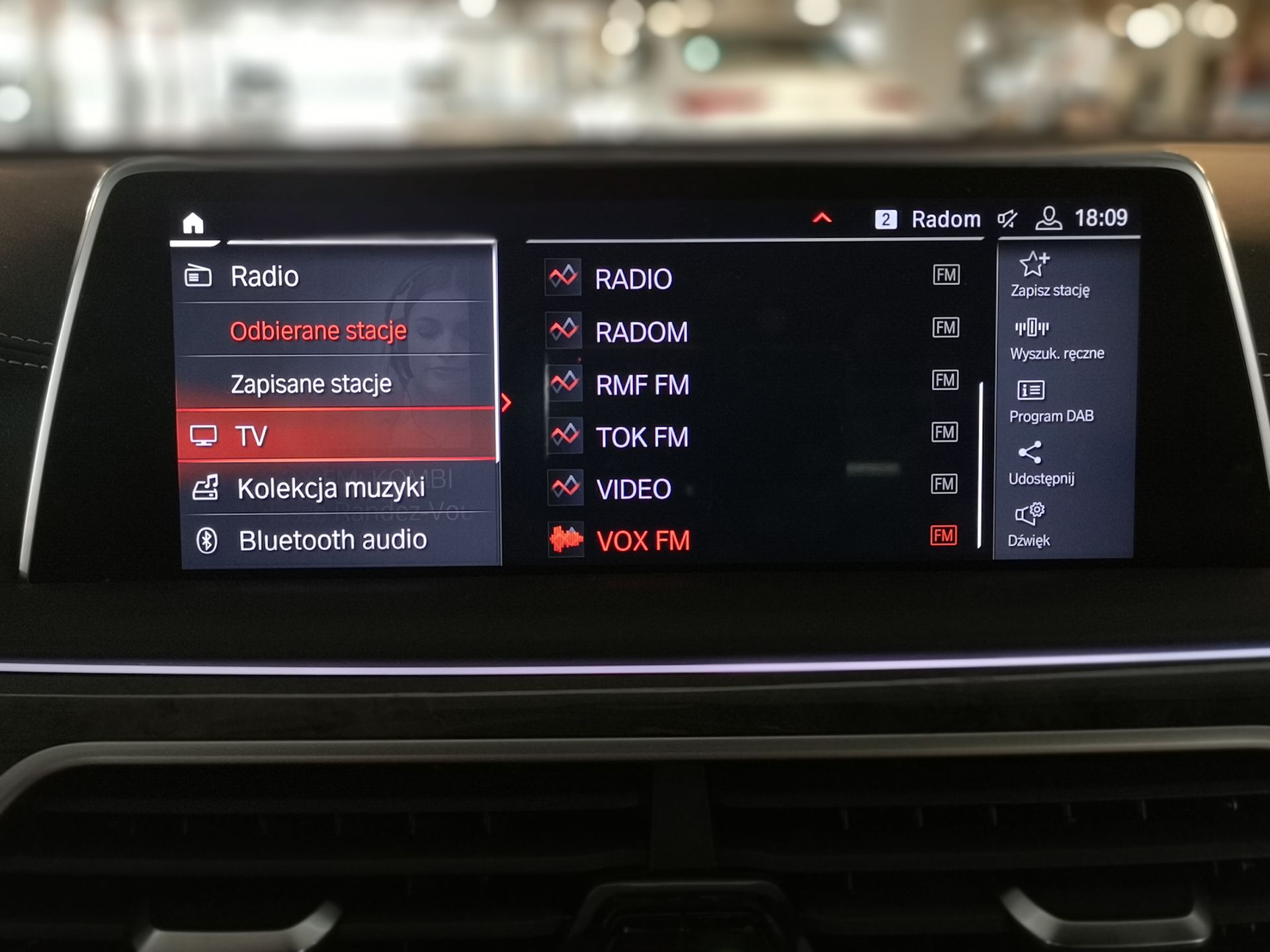 BMW 750i xDrive: Systemy wsparcia kierowcy, Night Vision, zdalne sterowanie i audio Bowers & Wilkins 6