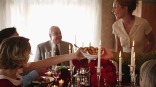 Polacy przejadają się w święta. "Zapalenie trzustki, żołądka czy przełyku"