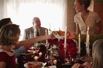 Polacy przejadają się w święta. "Zapalenie trzustki, żołądka czy przełyku"