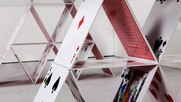 Stół stabilny niczym domek z kart 1