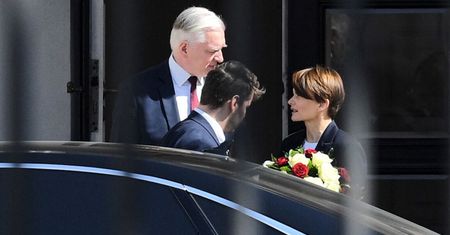 Jarosław Gowin nadal jeździ rządową limuzyną. "Dostał pogróżki"