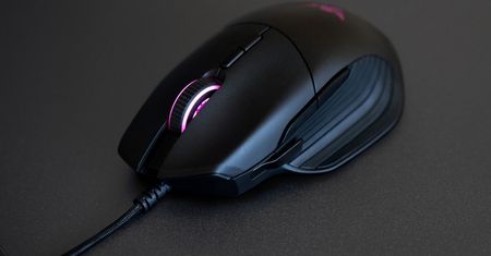 Myszka Razer Basilisk powstała, by w strzelanki grało się wygodniej