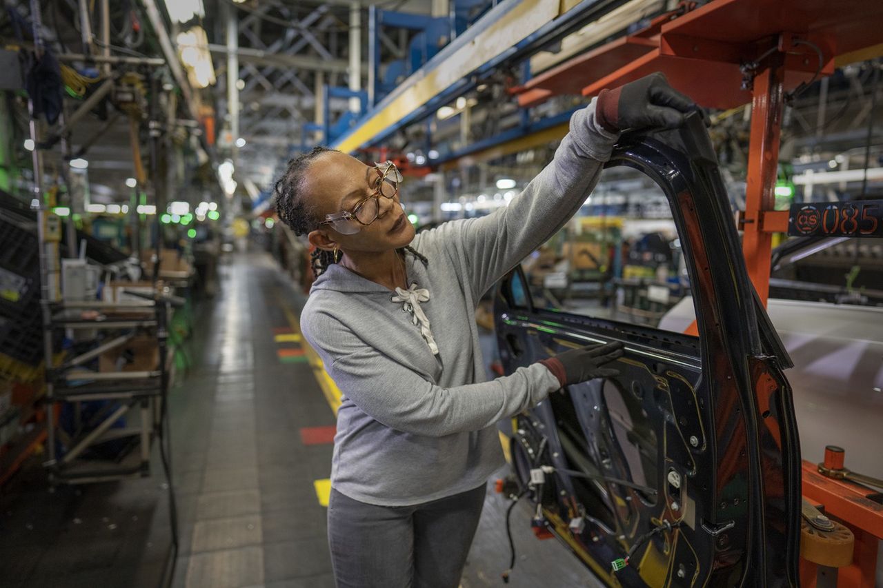 General Motors announces temporary layoffs at Kansas plant