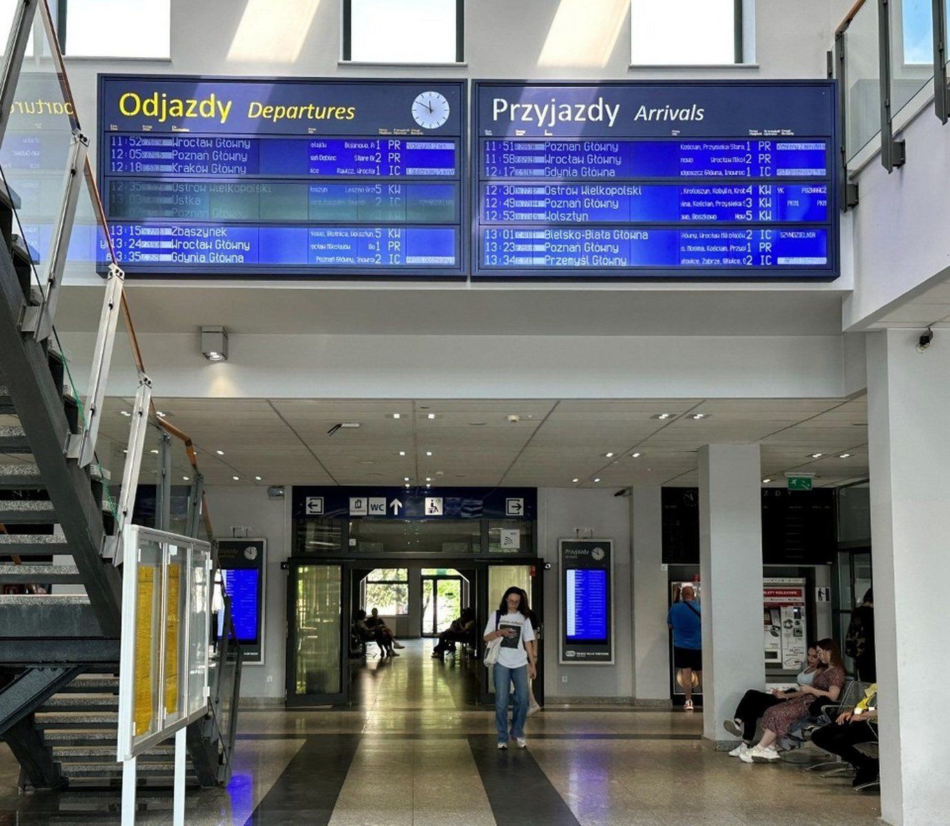 Podróż z dworca PKP w Lesznie przez trzy dni na dowód rejestracyjny