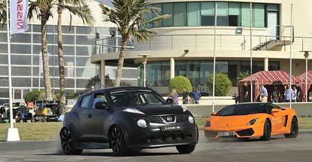 Ferrari 458 Italia, Lamborghini Gallardo LP560-4, Mercedes SLS AMG i Nissan Juke-R - spotkanie w Dubaju [wideo]