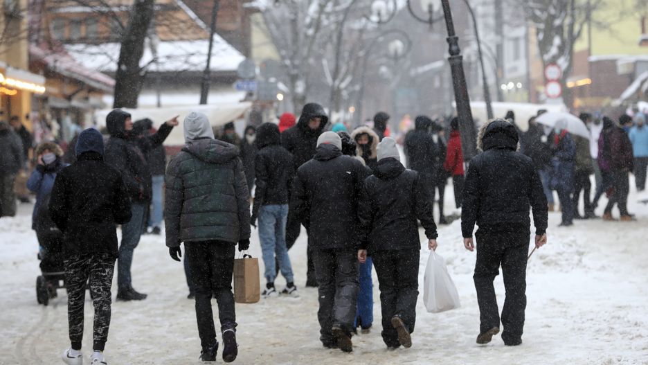 Turyści na Krupówkach 