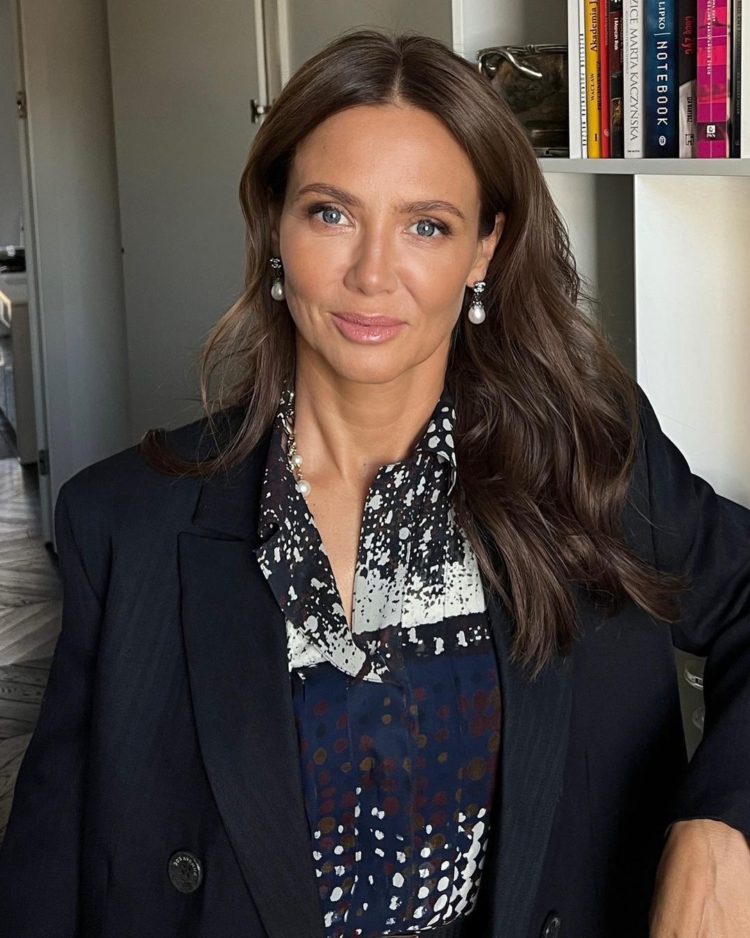 Kinga Rusin relacjonuje imprezę. Dziennikarka pozbyła się kul