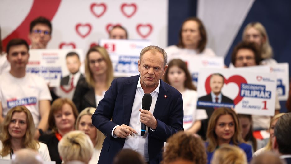 Donald Tusk
Krak�w, 03.04.2024. Kampania samorz�dowa 2024. Premier Donald Tusk (C) na spotkaniu otwartym w Krakowie, 3 bm. (ad) PAP/�ukasz G�gulski
�ukasz G�gulski
kampania, otwarte, polityka, spotkanie, wybory samorz�dowe, KO, Koalicja Obywatelska, Platforma Obywatelska, PO, polityk, samorz�dowa, wyborcza