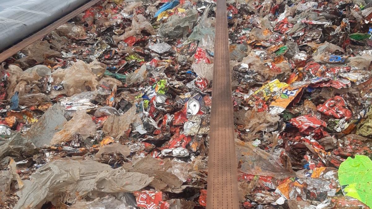 Gigantyczny transport śmieci z Niemiec przechwycony na A4.