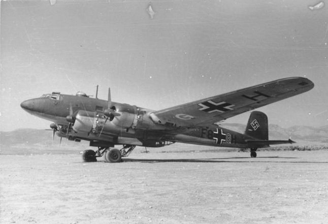 Focke-Wulf Fw 200 Condor - samoloty tego typu były używane m.in. do zaopatrywania baz w Arktyce