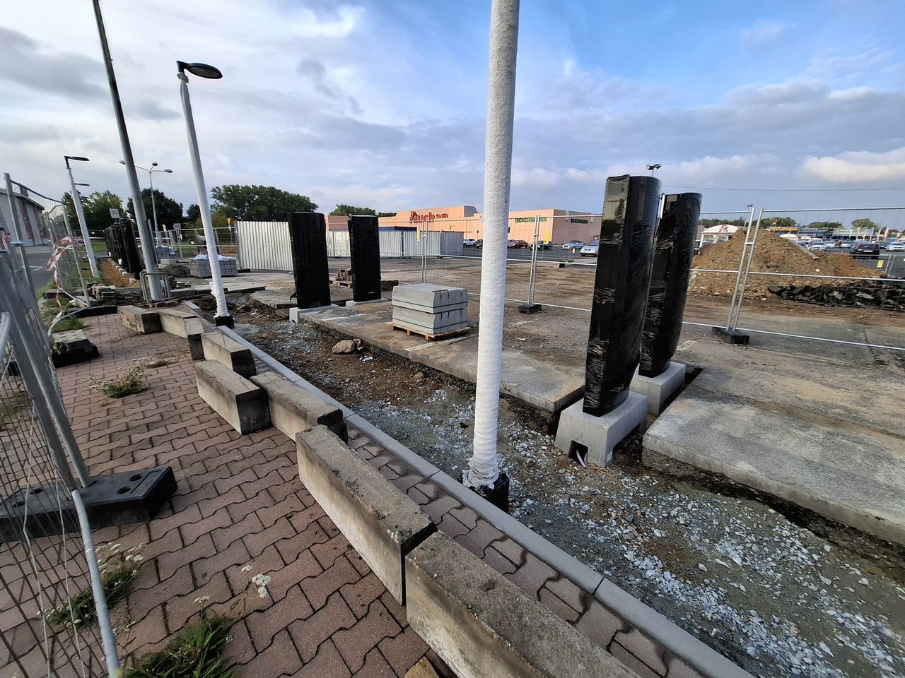 Legnica: Dwie duże stacje szybkiego ładowania samochodów elektrycznych przy autostradzie A4. Kiedy zaczną działać?