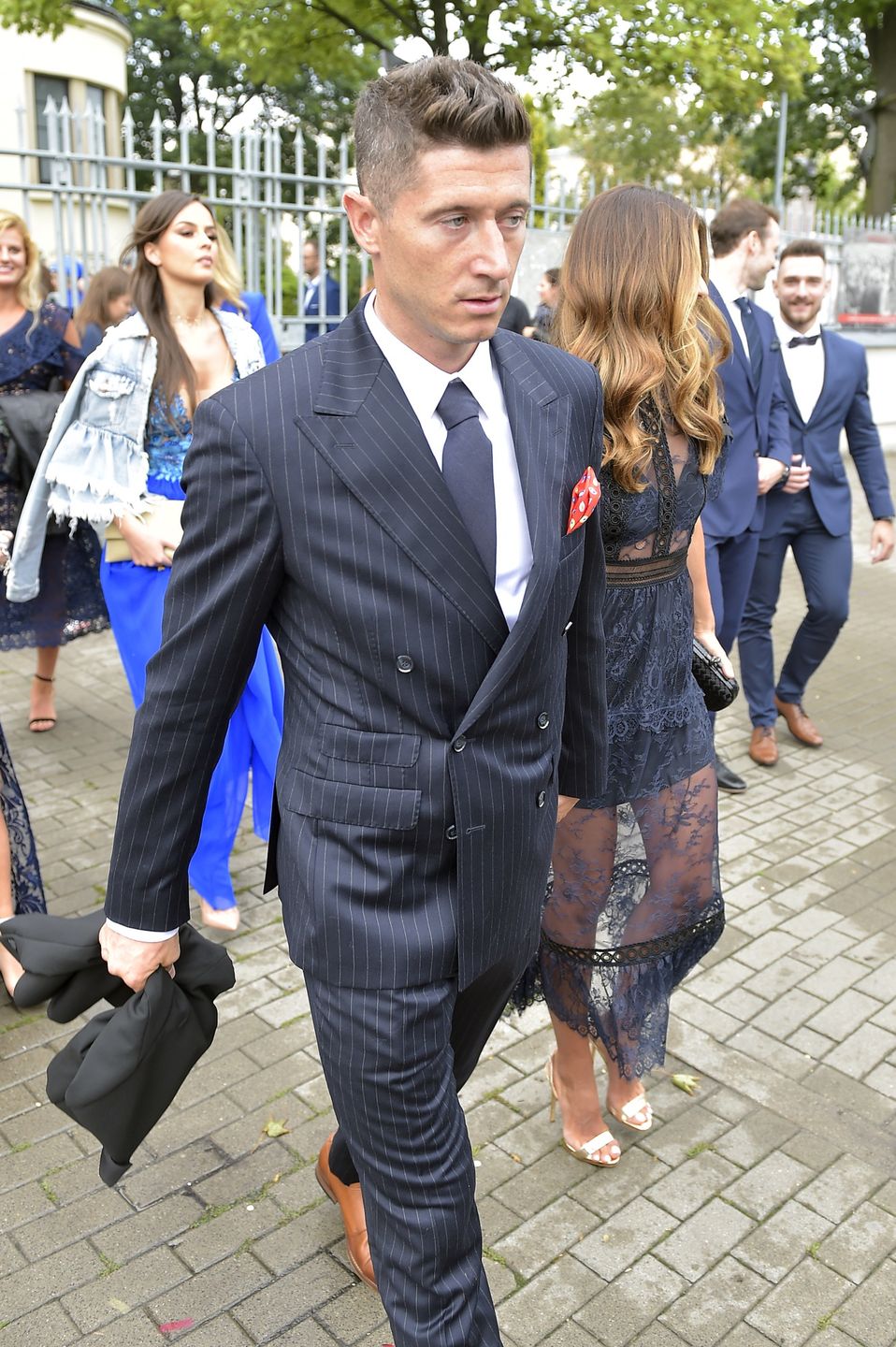 Robert Lewandowski otwiera nową restaurację, a potencjalni pracownicy narzekają na niskie stawki