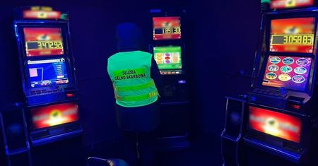 Funkcjonariusze przechwycili urządzenia hazardowe w centrum miasta