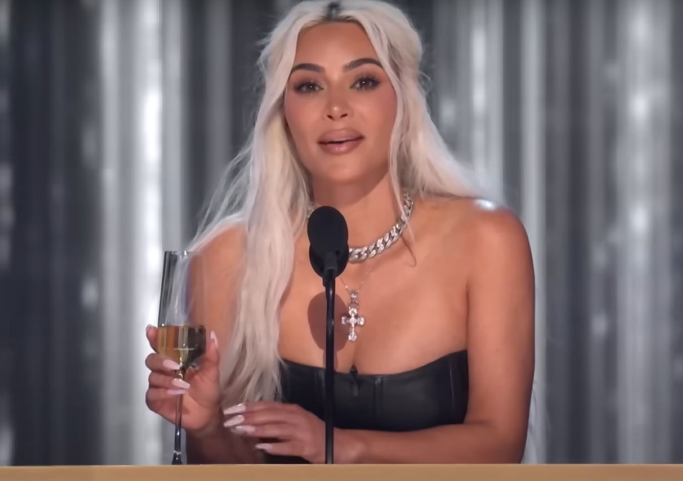 Kim Kardashian w trakcie "roastu" Toma Brady'ego